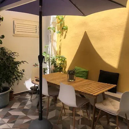 Downtown Calm House * טאווירה